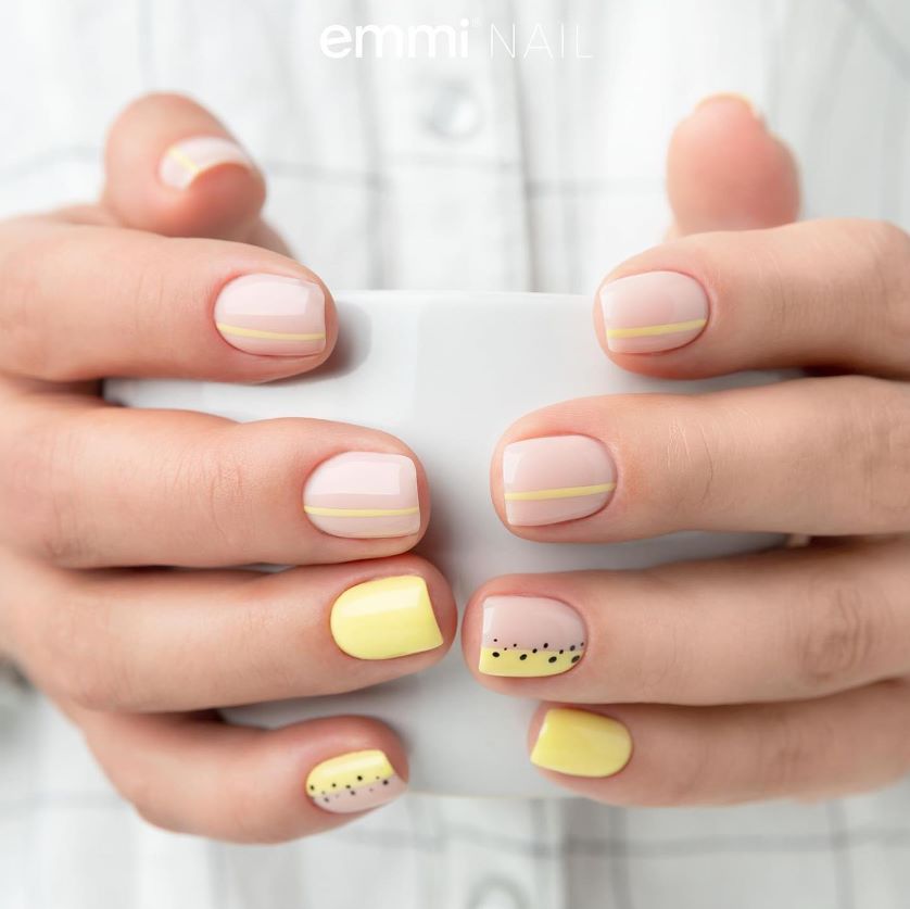 oreanisches minimalistisches Nageldesign